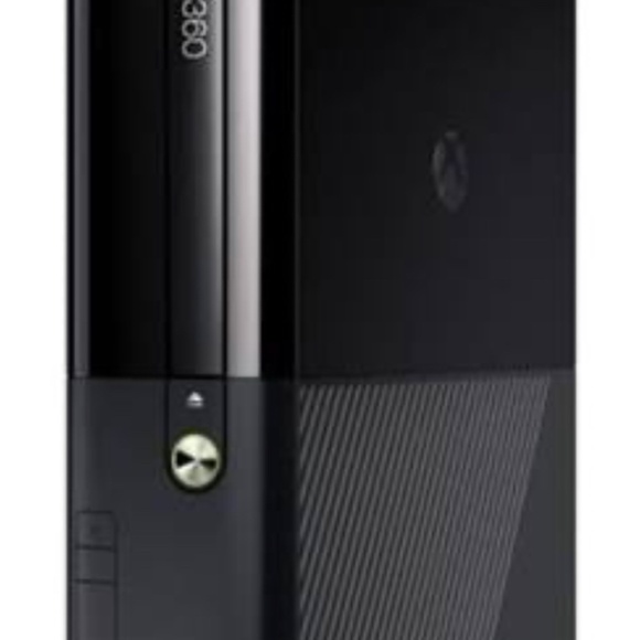 Xbox 360 e 4gb - Picture 2 of 2